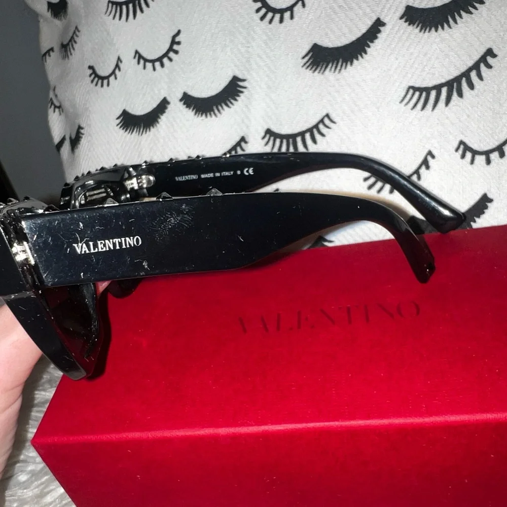 Valentino Black Sunglasses - Picture 6 of 7